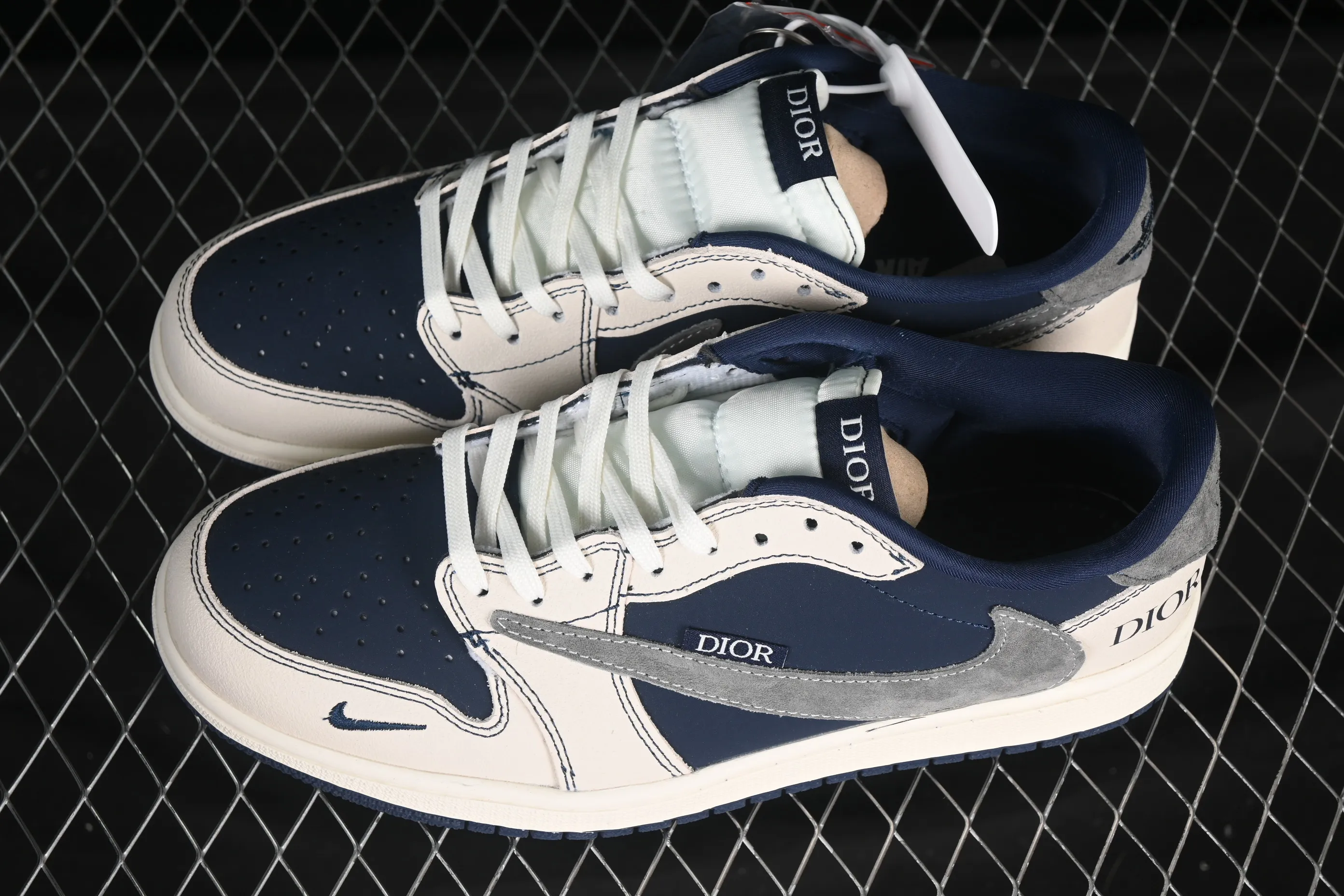 All categories Air Jordan Jordan series basketball shoes Air Jordan 1 Low high-end customized low-top sneakers Travis Scott x Fragment Design x Air Jordan 1 Low OG SP AJ1 Joe 1 Dior joint elegant black and gray low-top cultural and casual sneakers XS2024-012